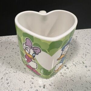 Rare DISNEY Tokyo Resort Heart-Shaped Daisy and Donald Duck 3.5" Green Love Mug
